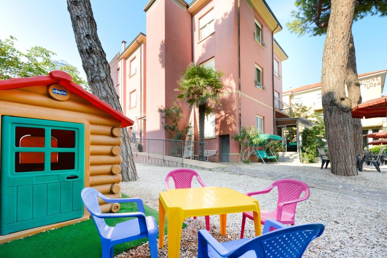 Hotel Flora Capri Cesenatico Exterior foto