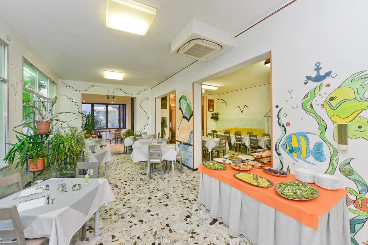 Hotel Flora Capri Cesenatico Exterior foto