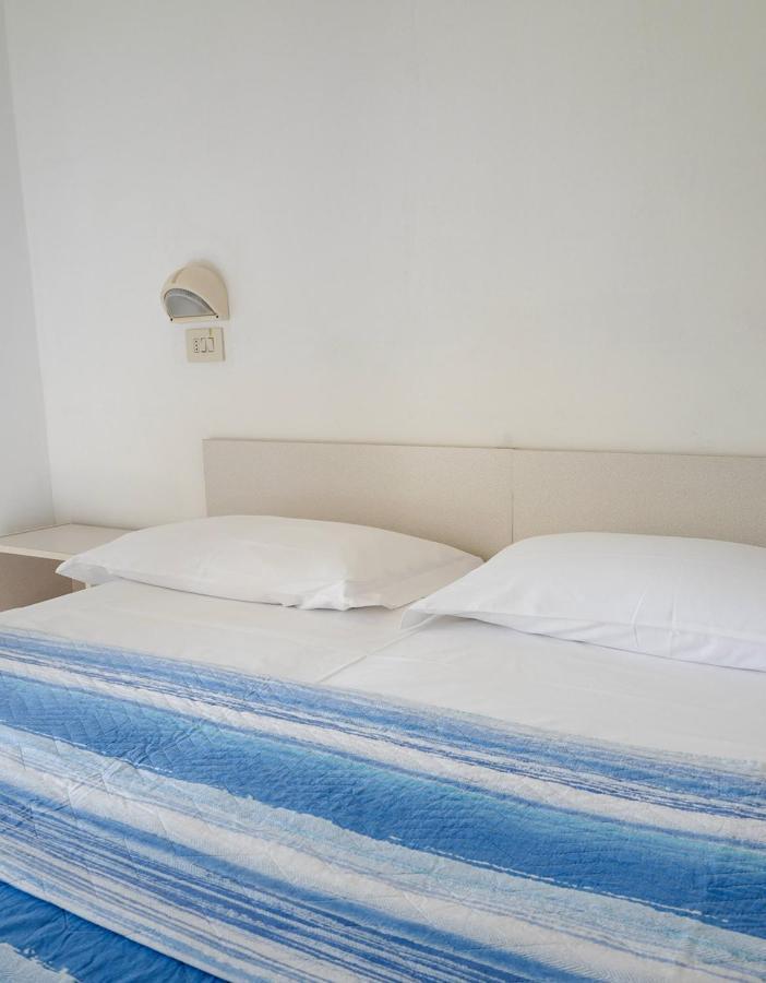 Hotel Flora Capri Cesenatico Habitación foto